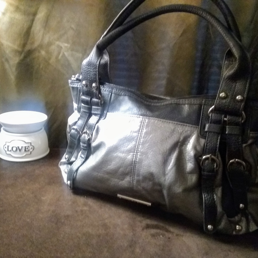 Silver & Gray XOXO shoulder purse